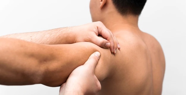 Trattamento shiatsu per dolore spalla roma